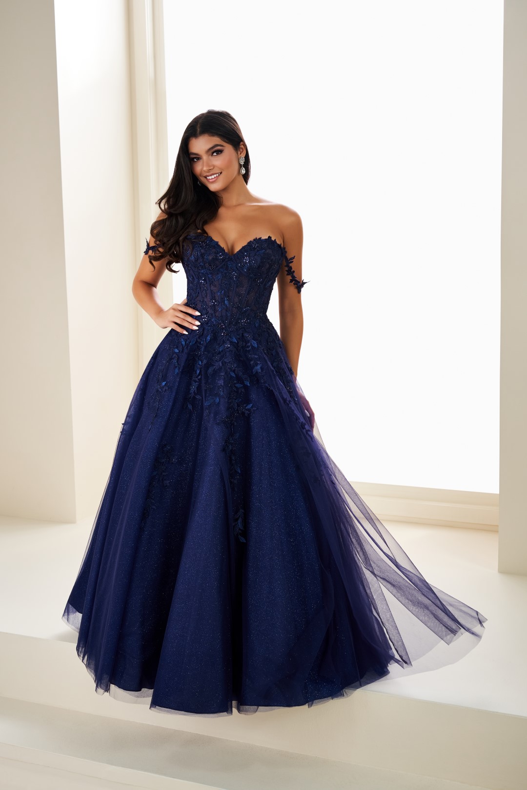 EW37028_navy_0405 (Large)